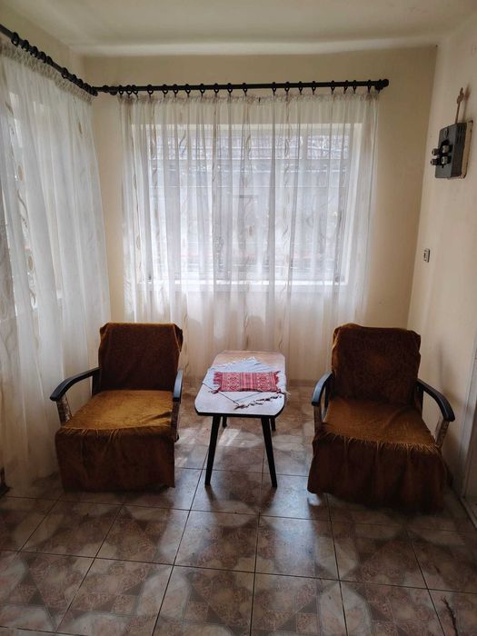 Casa 2 camere, baie, bucatrie - casa se vinde cu anexe gospodaresti si teren de 5000 mp, livada pruni, fanete, teren arabil
