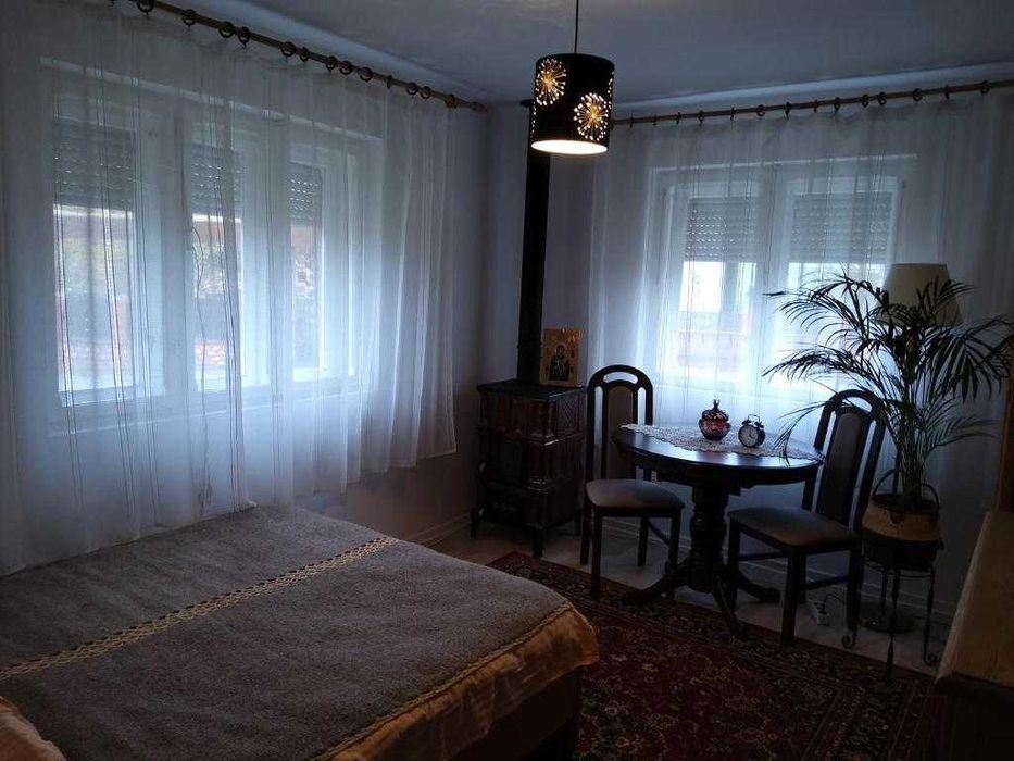 Vând casă în Țara Hațegului.