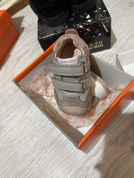 Кроссовки летние осенние