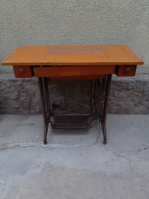 Продам швейную машинку