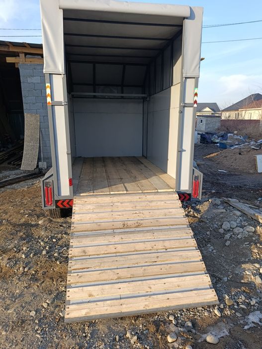 Коневозка прицеп