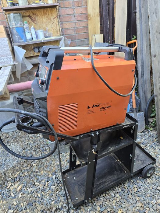 Продам сварочный полуавтомат FoxWeld 207 LED