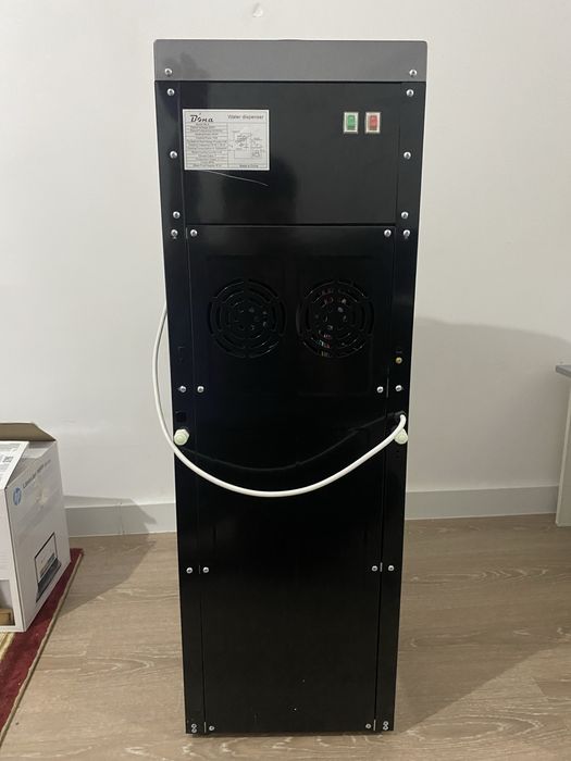 Кулер вода диспансер