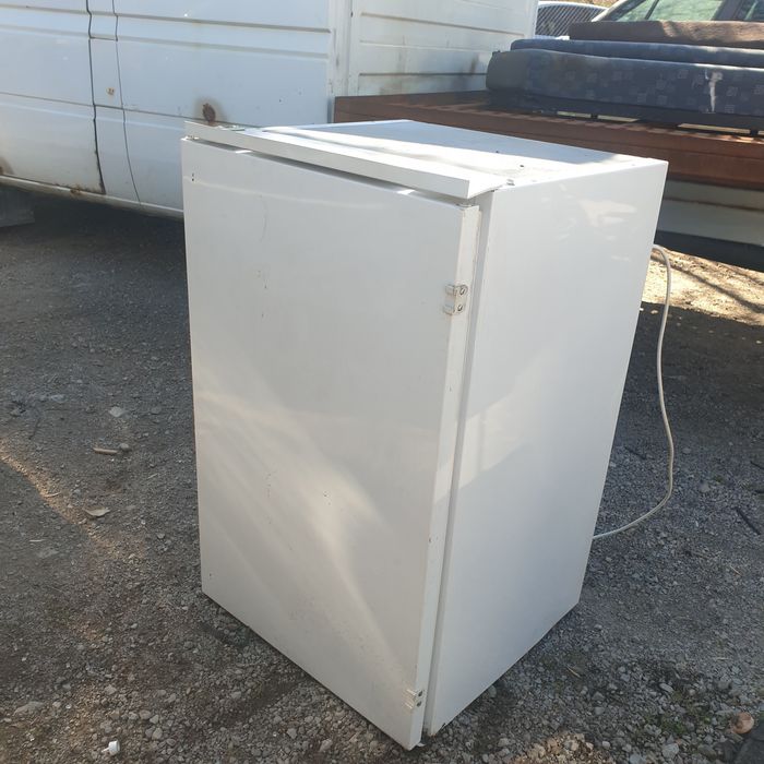 Хладилник със камера