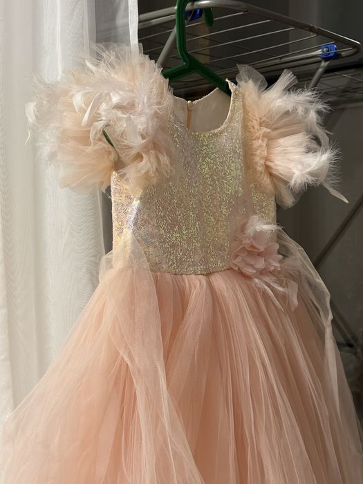 Продам платье на девочку