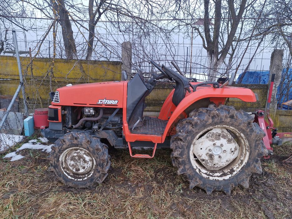 Vând tractor kubota saturn