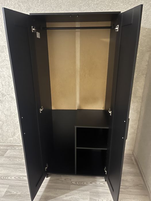 Шкаф в черном цвете