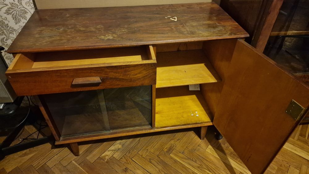 Продам старинный комод с выдвижным ящиком