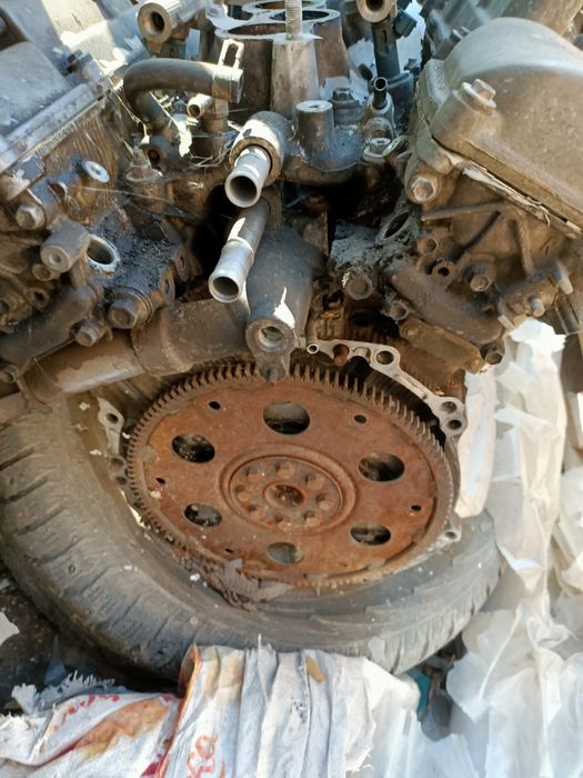 Продам двигатель от Хайландр 3 литровый