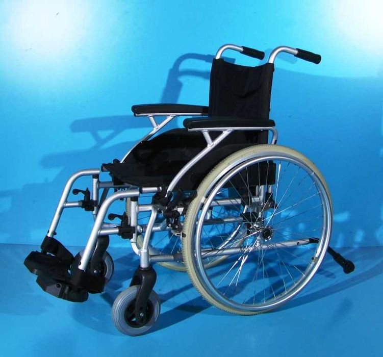 Scaun cu rotile din aluminiu Drive - latime sezut 42 cm