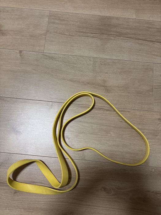 Жълт и оражев ластик за тренировки