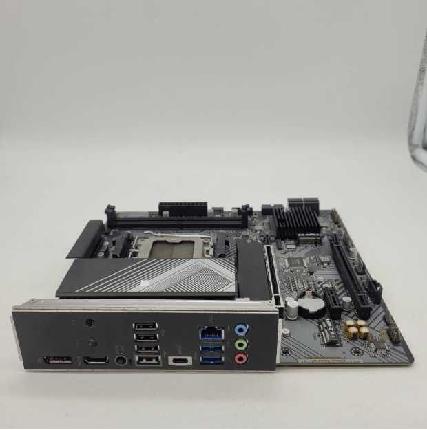 Дънна платка - /Asrock B650M-HDV/M.2/DDR5/AM5 Pcie 5.0/