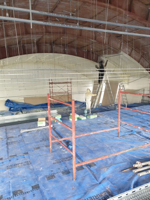 Izolatie / izolatii spuma  poliuretanica izolat cu spuma poliuretanica