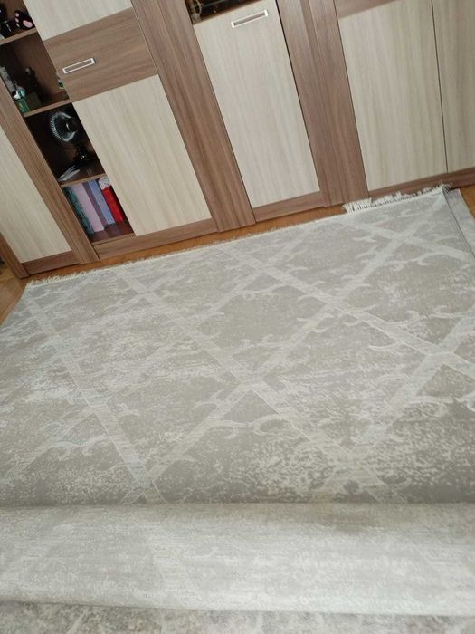 Ковер серого-бежевого цвета размер 2.5х4