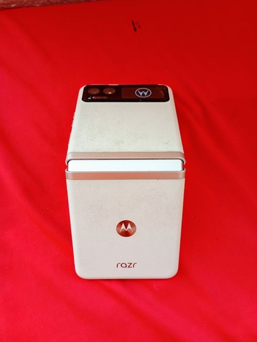 Motorola RAZR 40 Full box ( factura până  21.04.2026)