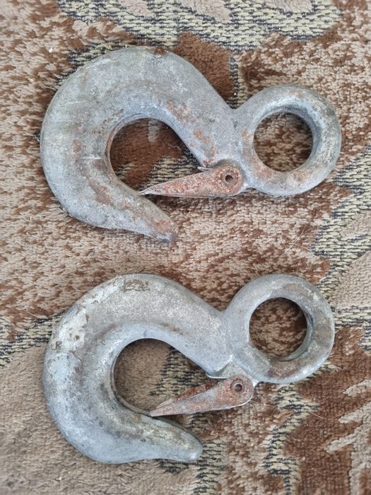 Крюк металический