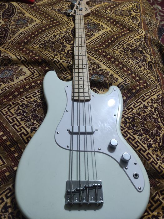 Squier Bronko Bass