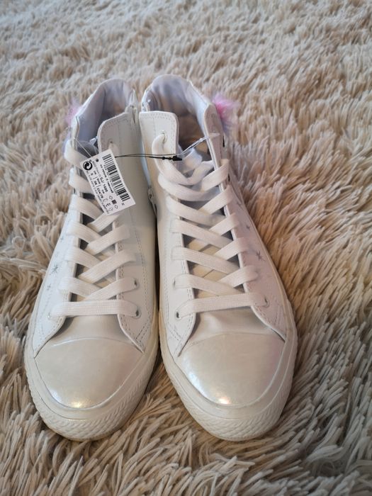 Бели полуботи с връзки