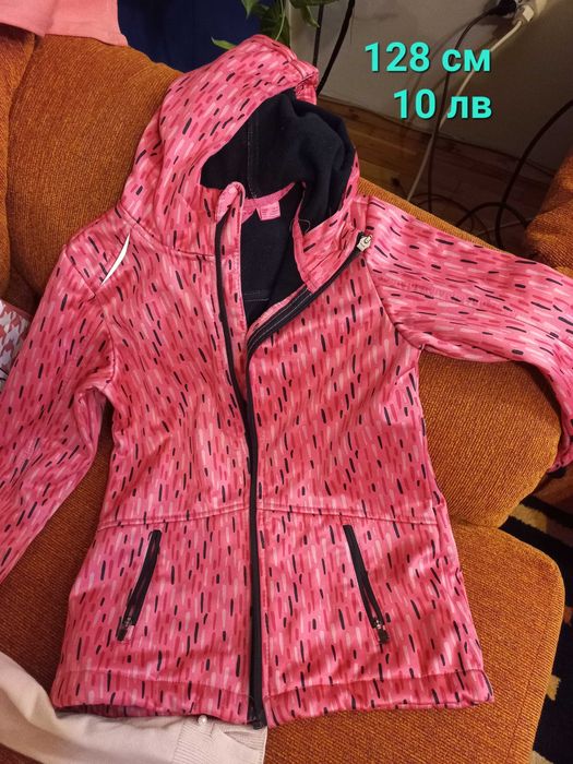 Продавам дрехи момиче