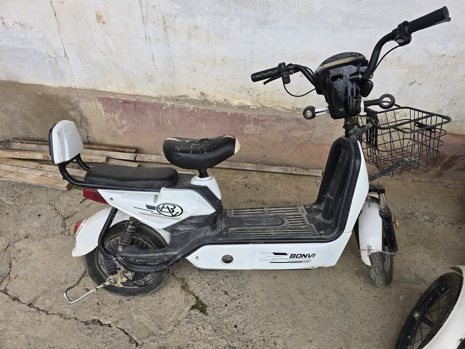 Продам электроскутер без аккумулятора состояние среднее