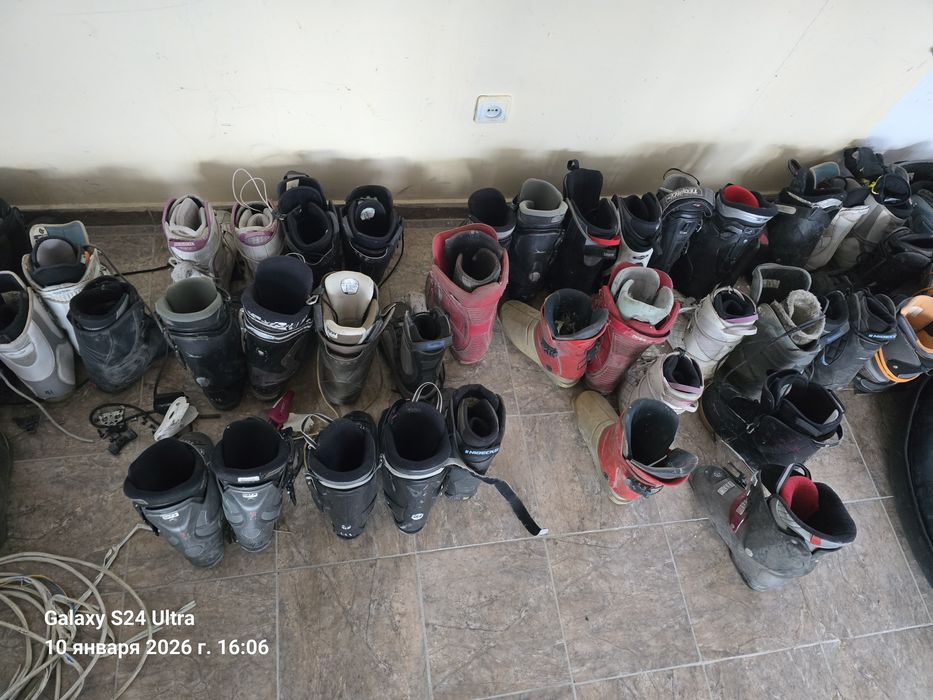 Ботинки лыж и сноуборда