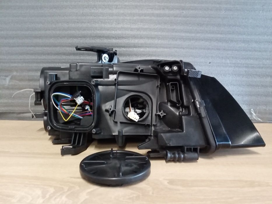 Far faruri Bi-Xenon stanga/dreapta Audi A4 B8 2007-2012