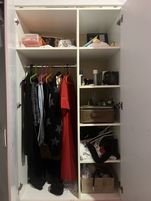 Шкаф розовый.в не очень состоянии