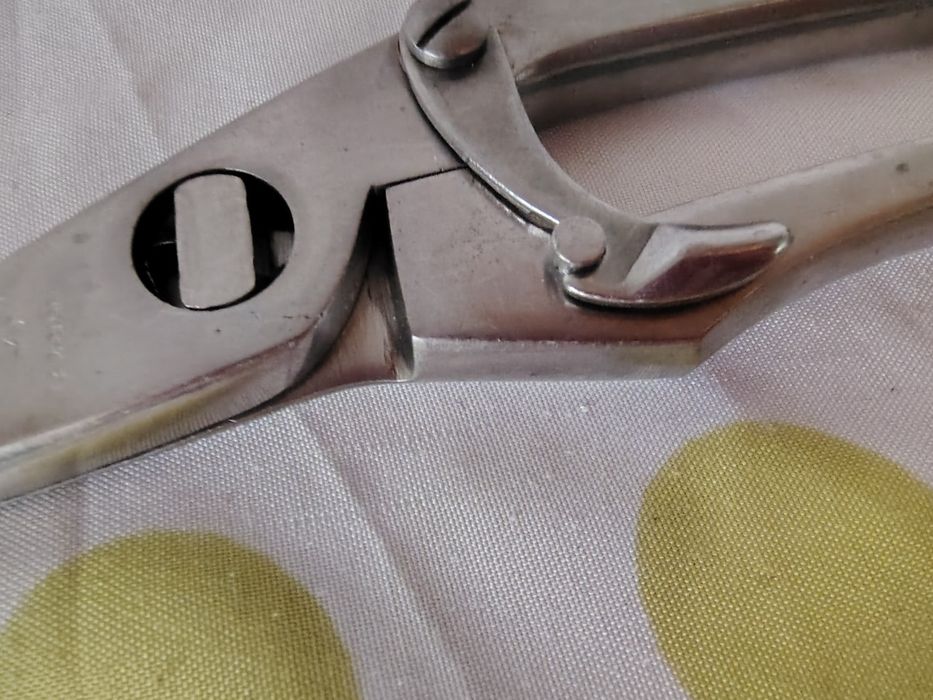 Foarfecă veche din oțel inoxidabil