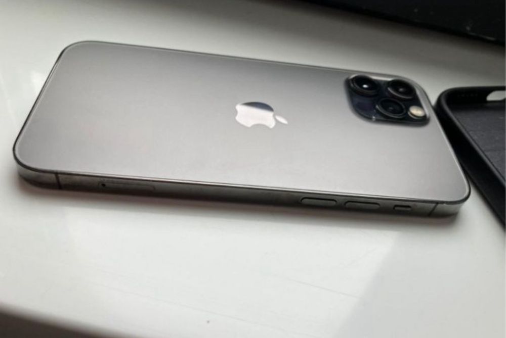 iPhone 12 PRO • graphite • 98 % Bateria