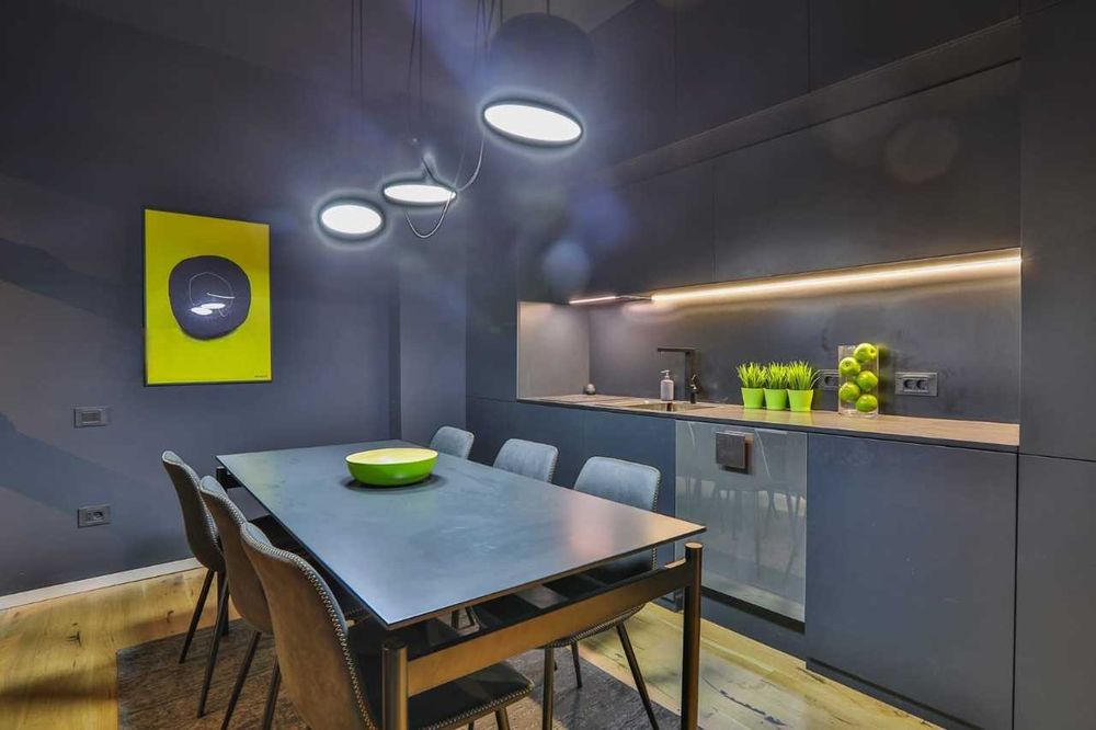 Дава се под наем Двустаен апартамент в София, Център - 70 кв.м за 1275 € - Снимка #2