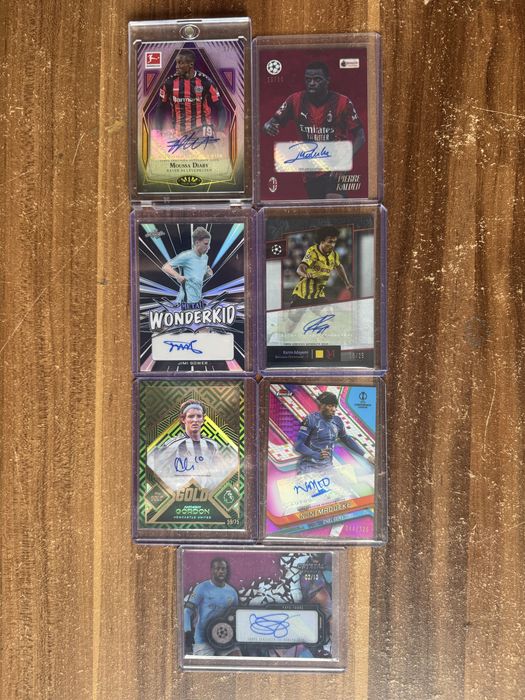 Футболни карти с автографи topps