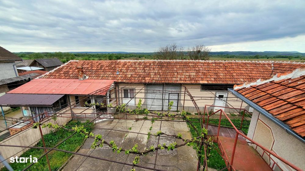 Casa langa Oradea 177 mp, 4800 mp teren – 77.500 Eur