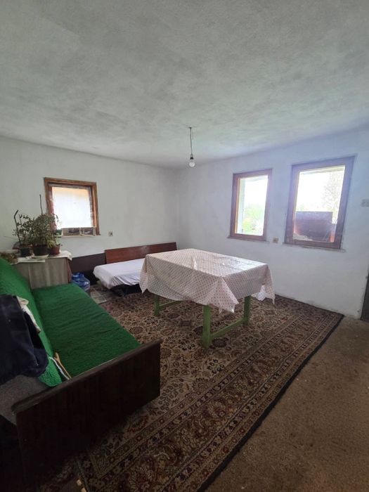 Голяма къща в с.Горна Гращица обл.Кюстендил