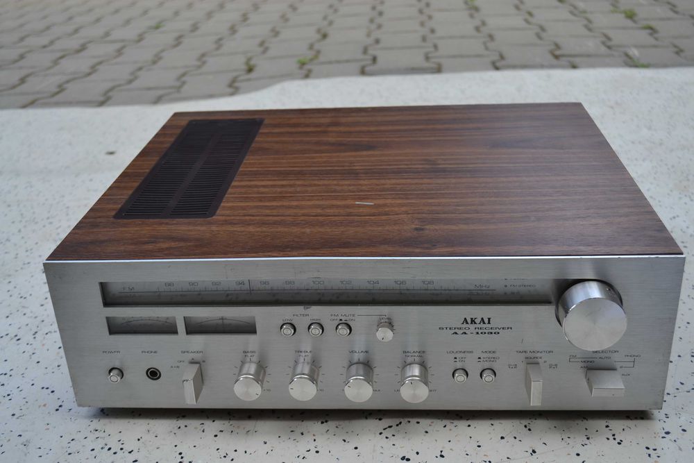 Amplificator Akai AA 1030