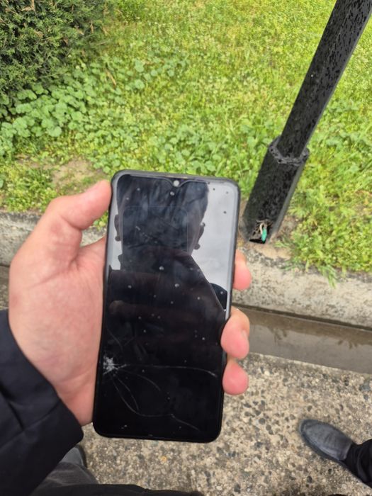 Samsung 10 S xolati yaxshi