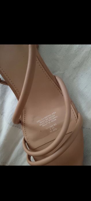 Sandale nude elegante H&M - model cu bretele subțire