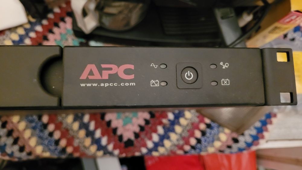 UPS - sursa de alimentare tip UPS
APC PowerStack 2501