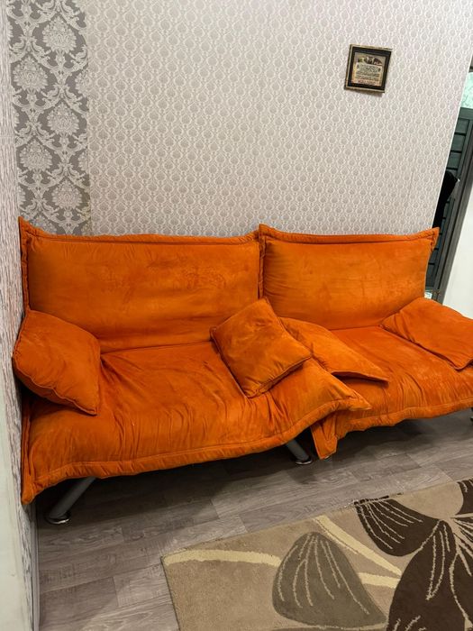 Продам диван с двумя креслами