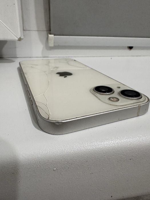 Продаю iphone 13 128