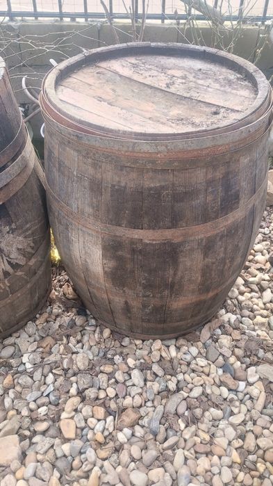 Стари големи бъчви за. Декорация