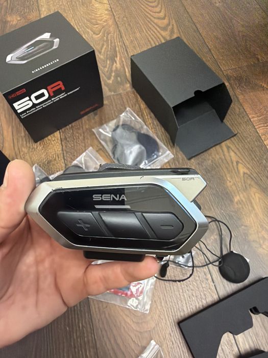Se vinde intercom moto sena 50r