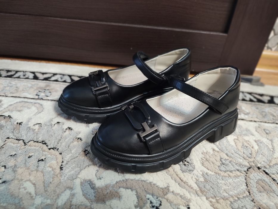 Продам туфли на девочку