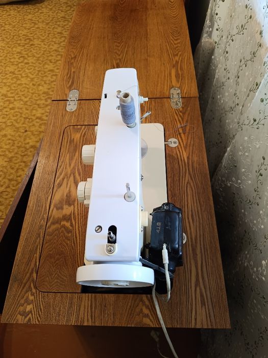 Продам машинку швейную чайка