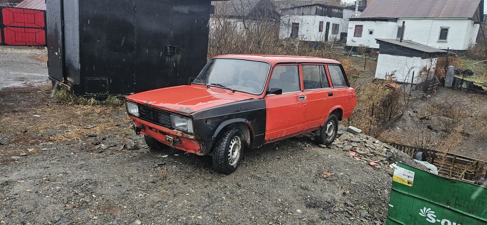 Продавм ваз 2104