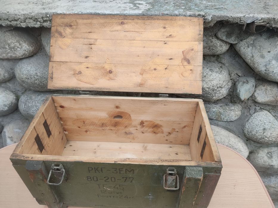 Подам ящик военный
