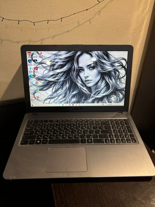 Продам  шустрый ноутбук asus сумка мышка