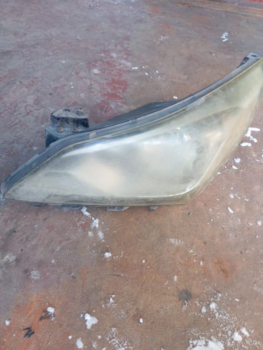 Продам б/у фара.