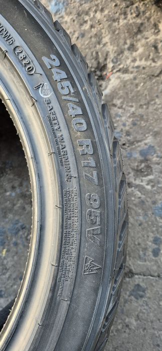 2 anvelope iarna noi Kumho 245/40/17.Pretul este pe bucata