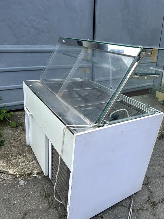 Хладилна витрина за салати