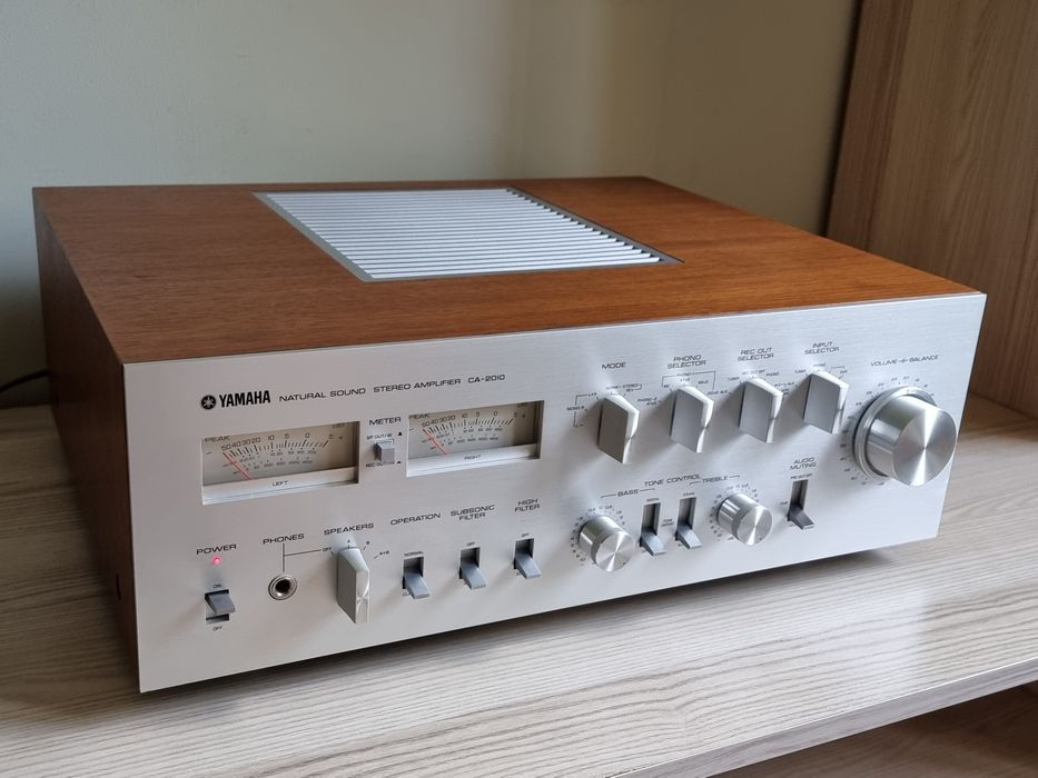 YAMAHA CA-2010 Natural Sound Integrated Stereo Amplifier
